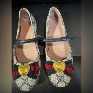 Gucci Kids' GG Supreme Bow Ballet Flats EU Size
32. US Size 1